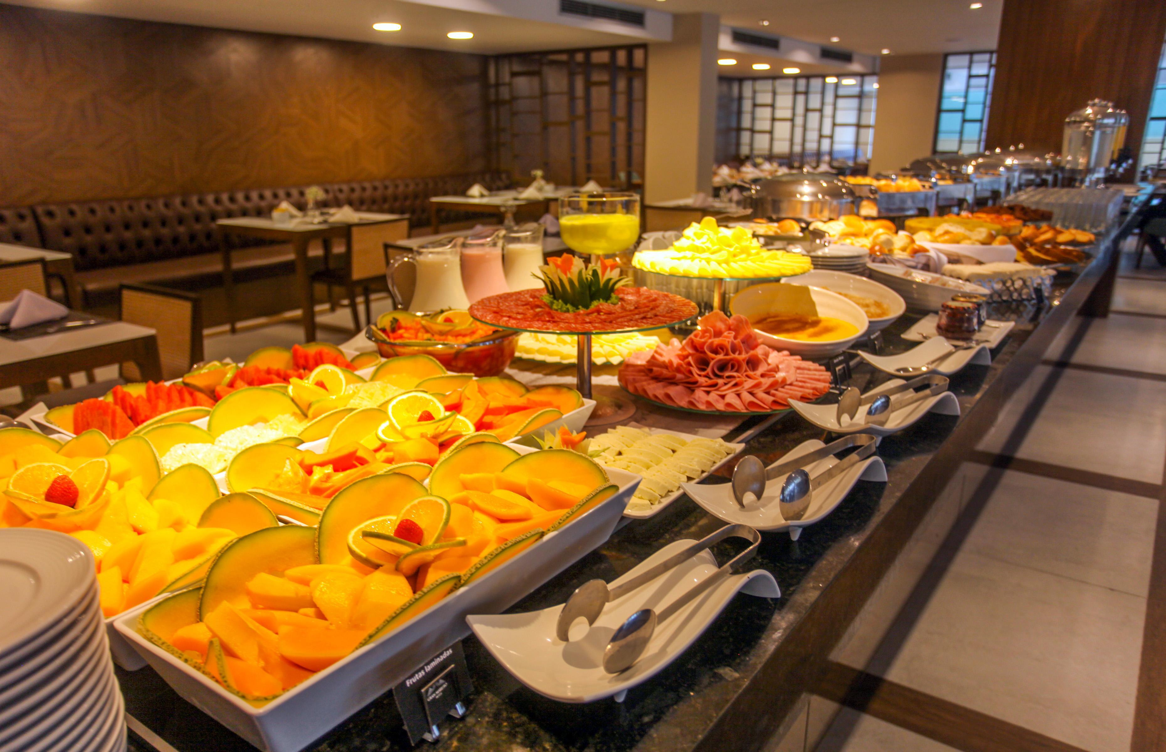 Gran Mareiro Hotel Fortaleza  Exterior foto A buffet at a hotel