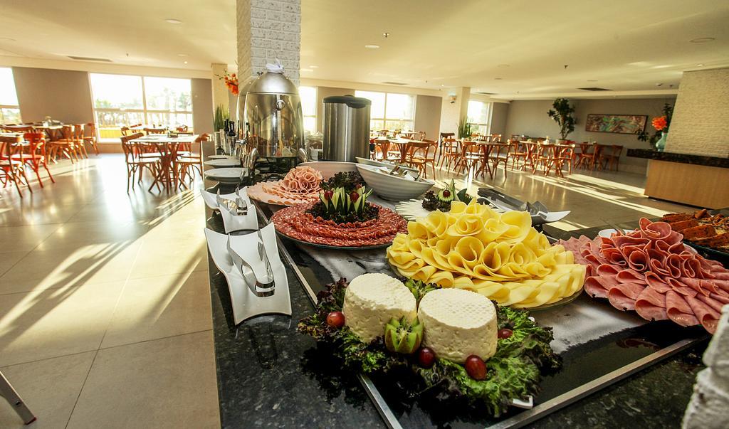 Gran Mareiro Hotel Fortaleza  Exterior foto A buffet at a hotel