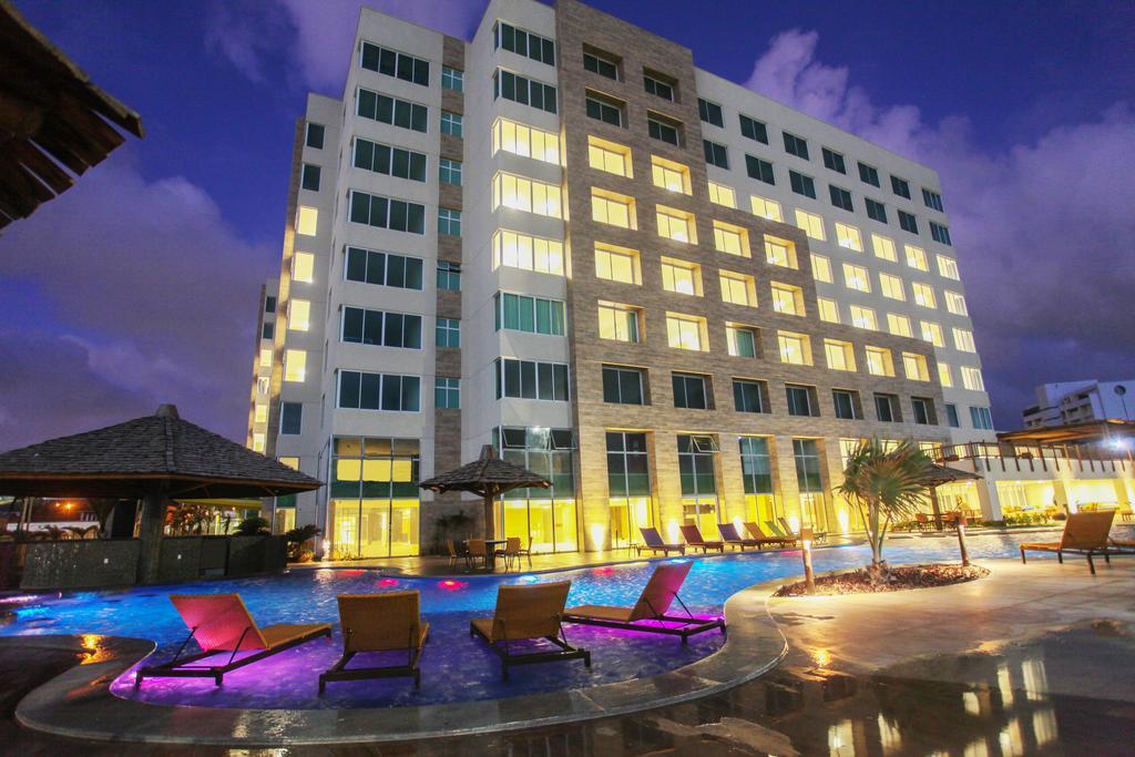 Gran Mareiro Hotel Fortaleza  Exterior foto The hotel at night