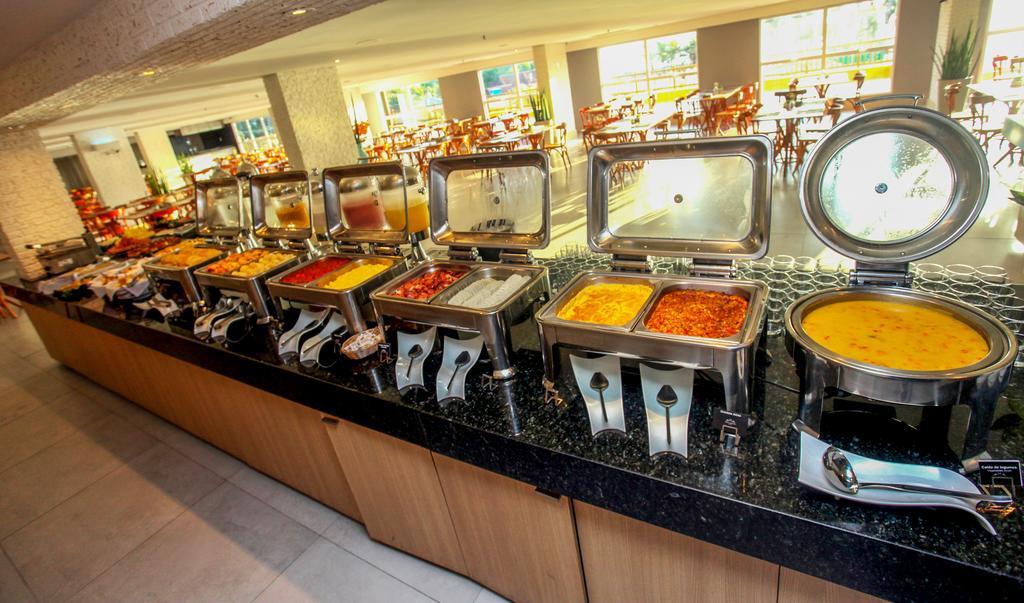 Gran Mareiro Hotel Fortaleza  Exterior foto A buffet at a hotel